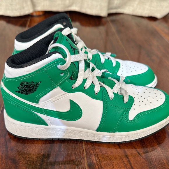 Nike Air Jordans - Picture 4 of 7